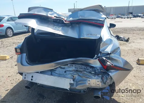 2021 Lexus Is 300 z USA, uszkodzony, nr VIN JTHAA1D27M5110795